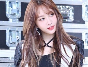 Hani Exid toca ao participar de uma cena quente