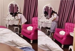 O lindo aluno da escola secundária despojou os novos cabelos pubianos, foi para o motel