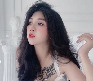 Phuong Min mostra seu corpo sexy,