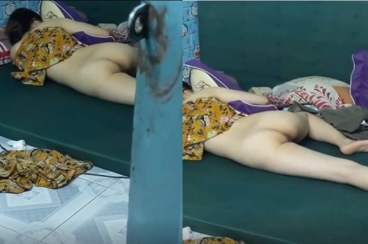 Free desfrutando da parte inferior da mulher vizinha quando eles estão sonolentos e não usando roupas íntimas