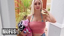 Roupas íntimas de renda Skylar vox quando saíam com o namorado